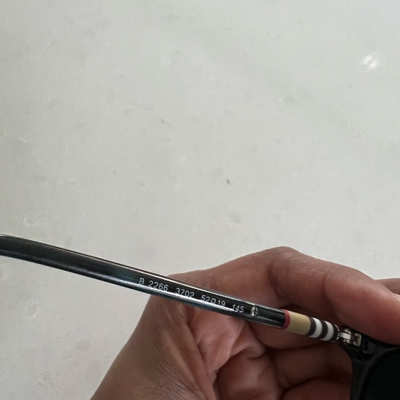 AUTHENTIC Burberry sunglasses - Picture 6 of 6